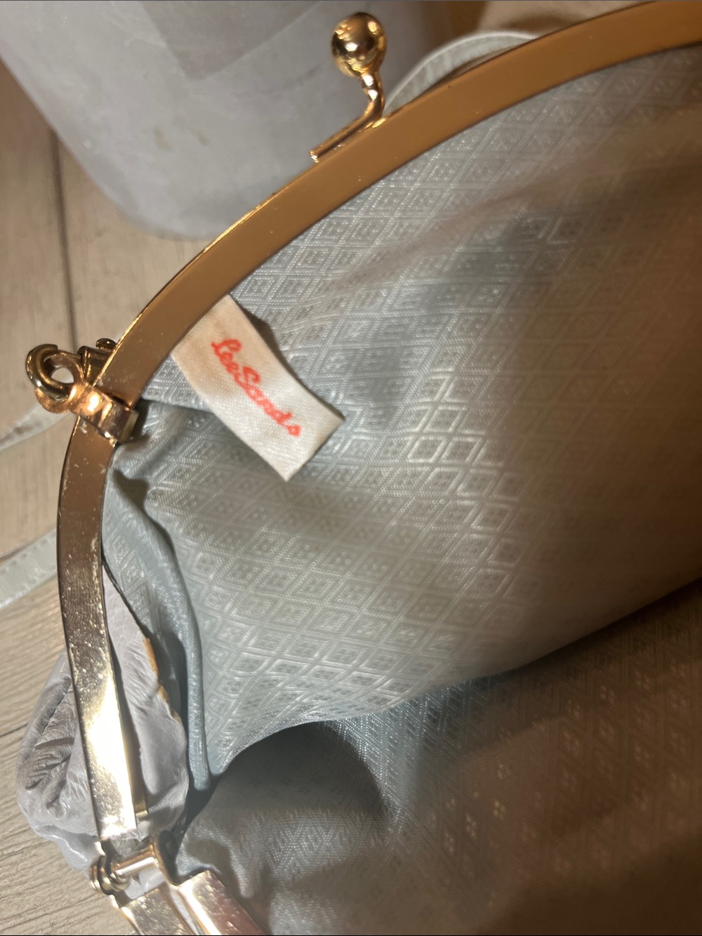 Lee Sands Eel skin Kiss-Lock Crossbody Bag with Gold Frame - Picture 6 of 7